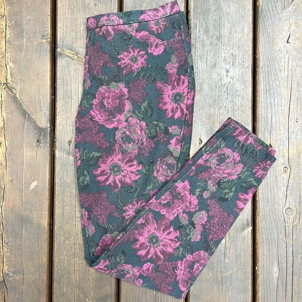 Hue Floral Pattern Leggings